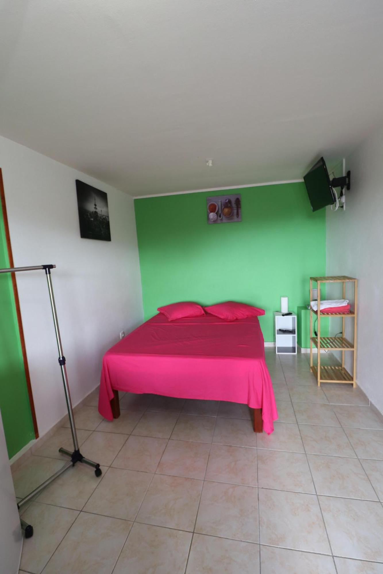 Les Gites De L'Union Les Abymes Room photo